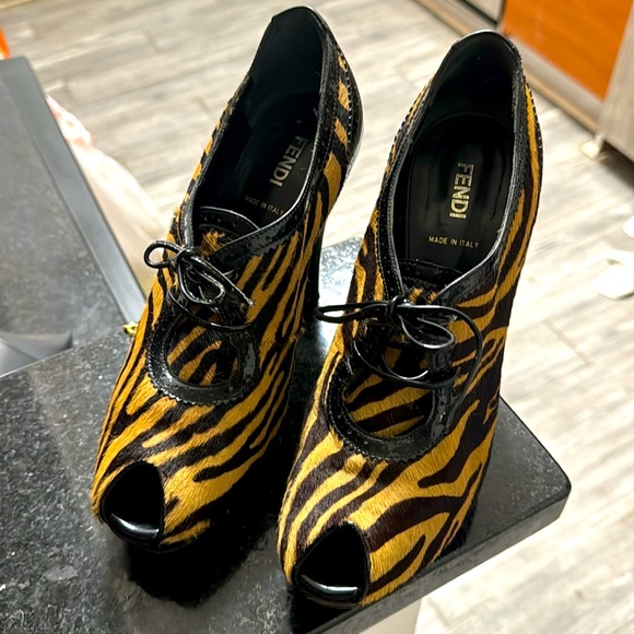 Fendi Zebra Print pony hair Size 7 1/2 - Picture 14 of 15